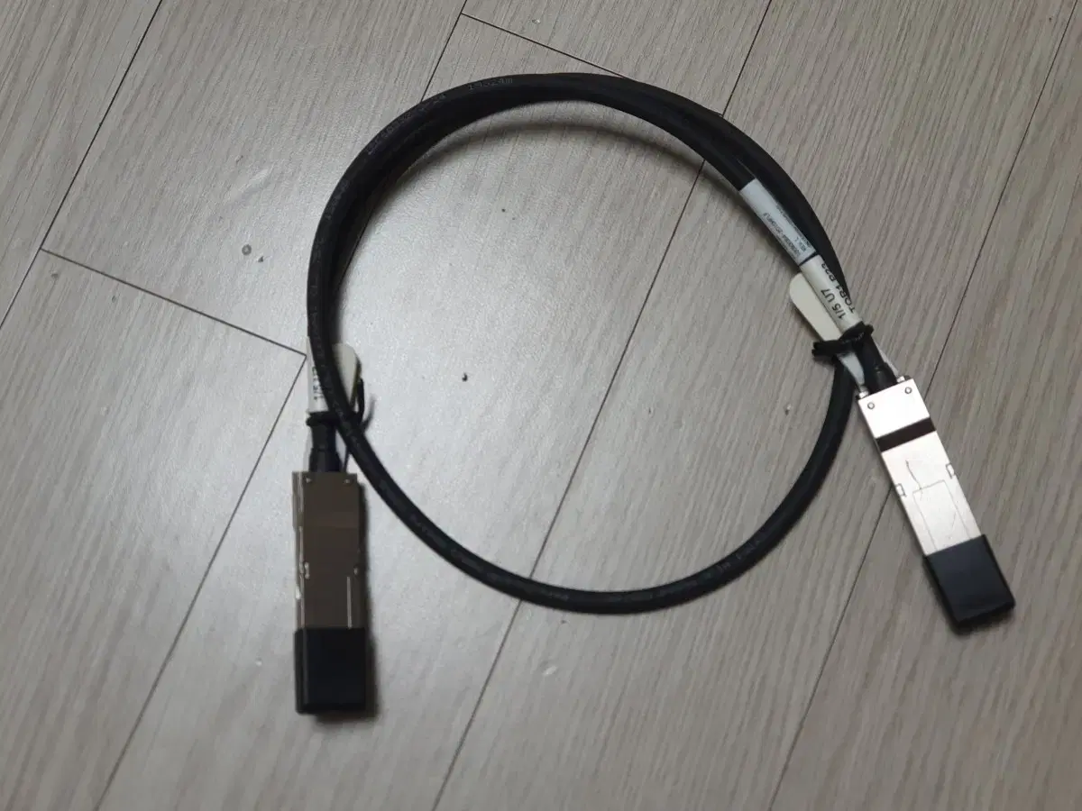 암페놀 QSFP+ 40G 1M DAC 케이블 - 중고 제품